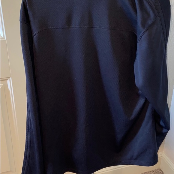 A pullover - Picture 2 of 4